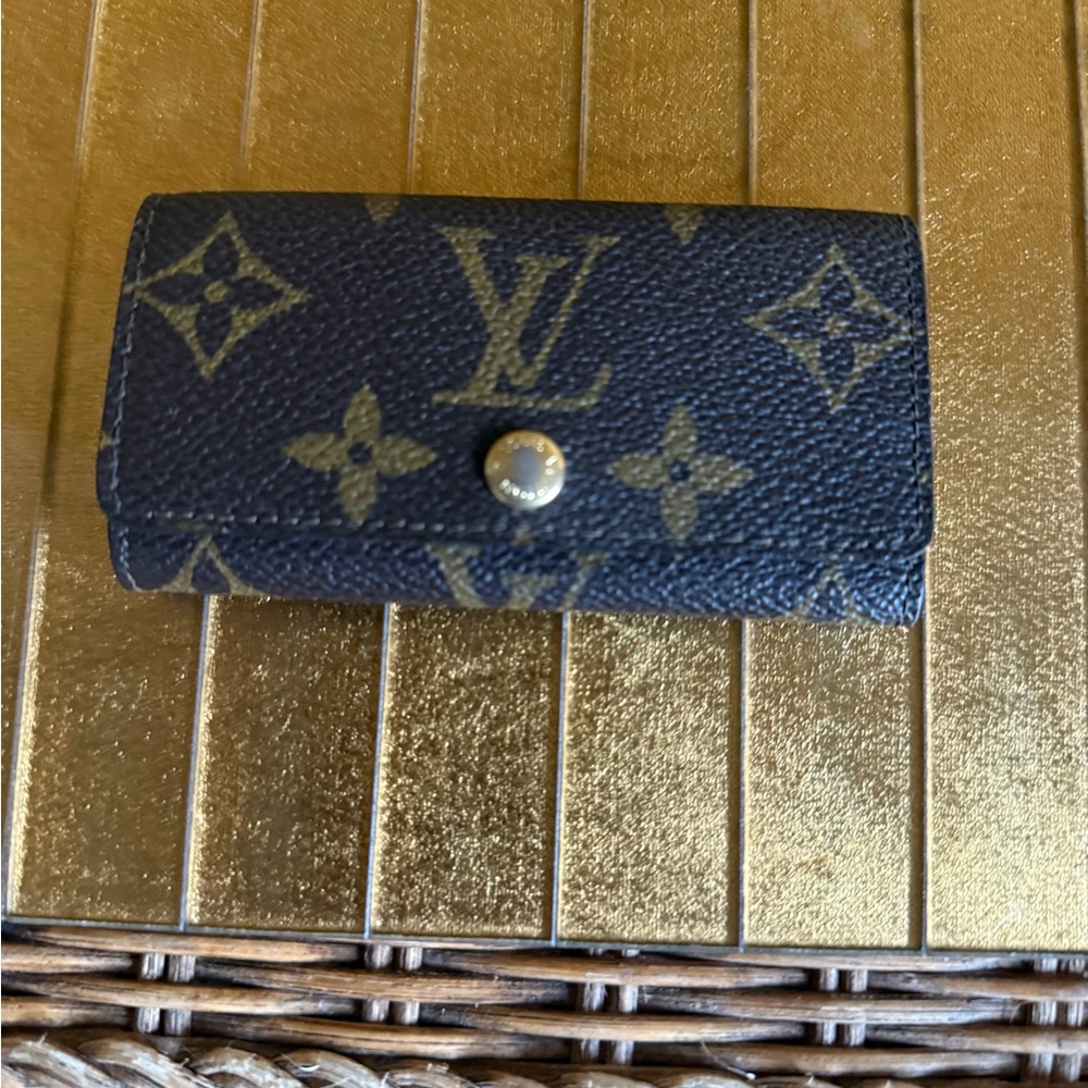 New VTG Louis Vuitton, four ring keychain